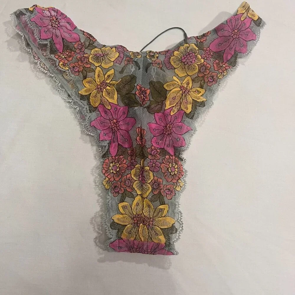 Savage X Fenty Embroidered Floral Lace Sheer Mesh Thong Panties Gray 0–2 - Picture 8 of 10